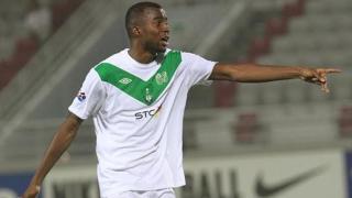 أسامة هوساوي سيجدد عقده مع فريق الأهلي السعودي