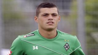 جرانيت شاكا تحت أعين يورغن كلوب مدرب ليفربول خلال الميركاتو القادم