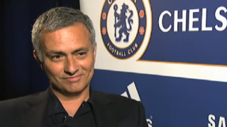 جوزيه مورينيو يريد فوز فريق أولمبياكوس على فريق أرسنال بأثينا