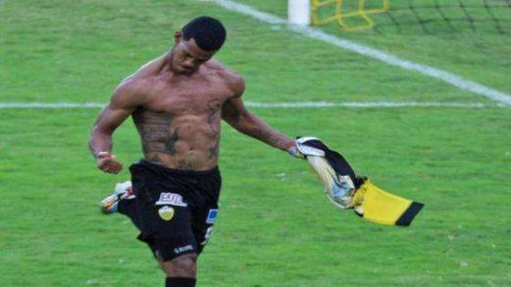 جيلمين ريفاس مهاجم فريق الاتحاد السعودي يعلن التحدي على عمر السومة