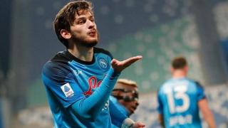 خفيشا كافاراتسخيليا ينهي صيامه بأداء رائع في فوز نابولي على أودينيزي