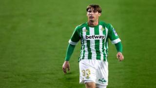 برشلونة يستهدف ضم خوان ميراندا من ريال بيتيس