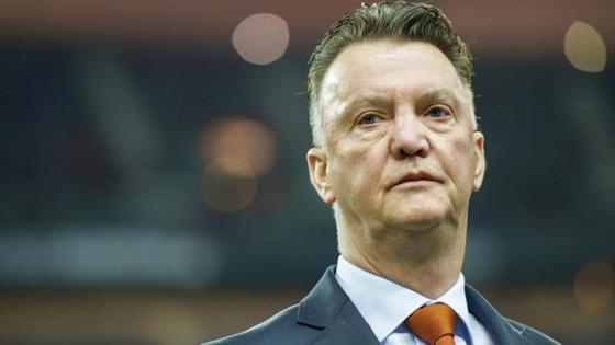 لاعبو نادي مانشستر يونايتد يسخرون من مدربهم الهولندي فان غال