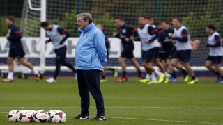 روي هودجسون يعول على اللاعبين الشبان في مباراة فرنسا